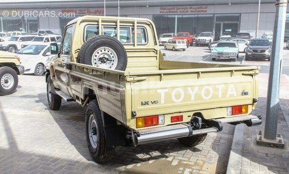 Tenga Imported Toyota Land Cruiser Beige Mota in Import - Dubai in Harare Tenga Imported Toyota Land Cruiser Beige Mota in Import - Dubai in Harare