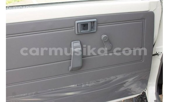 Acheter Import Voiture Toyota Land Cruiser Blanc à Import - Dubai, Harare Acheter Import Voiture Toyota Land Cruiser Blanc à Import - Dubai, Harare