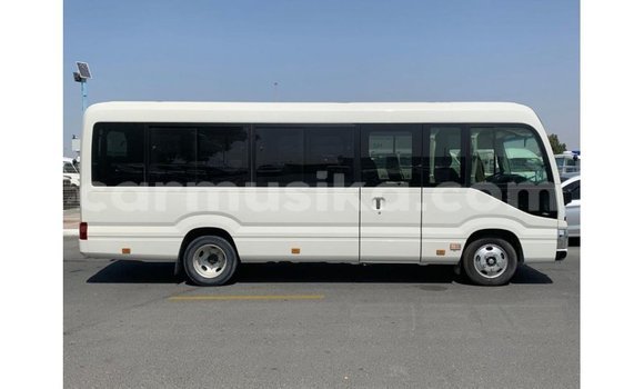 Acheter Import Voiture Toyota Coaster Blanc à Import - Dubai, Harare Acheter Import Voiture Toyota Coaster Blanc à Import - Dubai, Harare