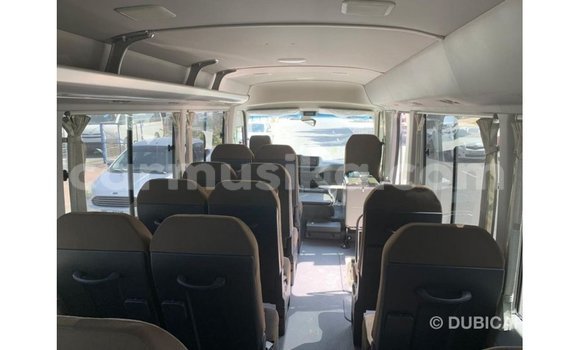 Acheter Import Voiture Toyota Coaster Blanc à Import - Dubai, Harare Acheter Import Voiture Toyota Coaster Blanc à Import - Dubai, Harare