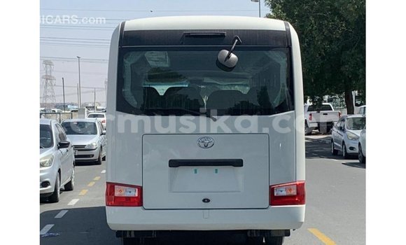 Acheter Import Voiture Toyota Coaster Blanc à Import - Dubai, Harare Acheter Import Voiture Toyota Coaster Blanc à Import - Dubai, Harare