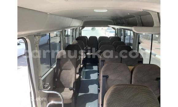 Acheter Import Voiture Toyota Coaster Blanc à Import - Dubai, Harare Acheter Import Voiture Toyota Coaster Blanc à Import - Dubai, Harare