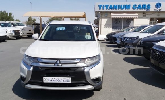 Acheter Import Voiture Mitsubishi Outlander Blanc à Import - Dubai, Harare Acheter Import Voiture Mitsubishi Outlander Blanc à Import - Dubai, Harare