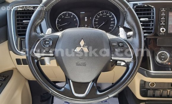 Acheter Import Voiture Mitsubishi Outlander Blanc à Import - Dubai, Harare Acheter Import Voiture Mitsubishi Outlander Blanc à Import - Dubai, Harare