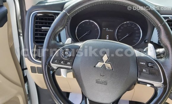 Acheter Import Voiture Mitsubishi Outlander Blanc à Import - Dubai, Harare Acheter Import Voiture Mitsubishi Outlander Blanc à Import - Dubai, Harare