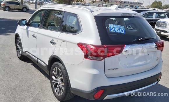 Acheter Import Voiture Mitsubishi Outlander Blanc à Import - Dubai, Harare Acheter Import Voiture Mitsubishi Outlander Blanc à Import - Dubai, Harare