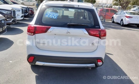 Acheter Import Voiture Mitsubishi Outlander Blanc à Import - Dubai, Harare Acheter Import Voiture Mitsubishi Outlander Blanc à Import - Dubai, Harare