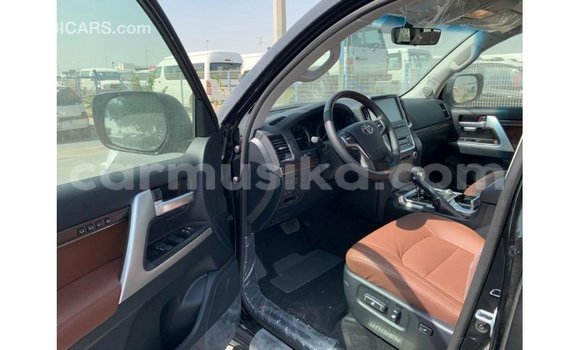 Acheter Import Voiture Toyota Land Cruiser Noir à Import - Dubai, Harare Acheter Import Voiture Toyota Land Cruiser Noir à Import - Dubai, Harare