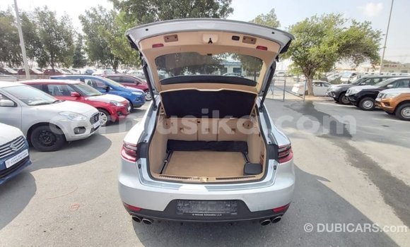 Acheter Import Voiture Porsche Macan Autre à Import - Dubai, Harare Acheter Import Voiture Porsche Macan Autre à Import - Dubai, Harare