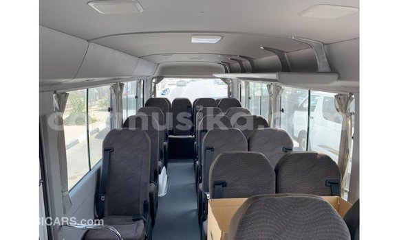 Acheter Import Voiture Toyota Coaster Blanc à Import - Dubai, Harare Acheter Import Voiture Toyota Coaster Blanc à Import - Dubai, Harare