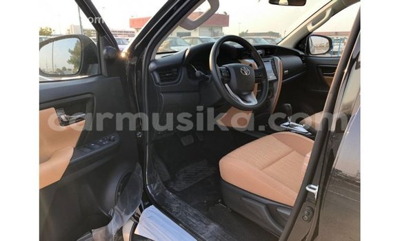 Nunua Imported Toyota Fortuner Nyeusi Gari ndani ya Import - Dubai nchini Harare Nunua Imported Toyota Fortuner Nyeusi Gari ndani ya Import - Dubai nchini Harare