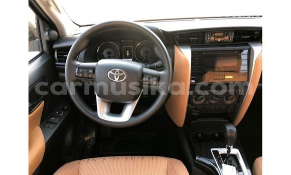 Nunua Imported Toyota Fortuner Nyeusi Gari ndani ya Import - Dubai nchini Harare Nunua Imported Toyota Fortuner Nyeusi Gari ndani ya Import - Dubai nchini Harare