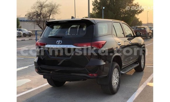 Nunua Imported Toyota Fortuner Nyeusi Gari ndani ya Import - Dubai nchini Harare Nunua Imported Toyota Fortuner Nyeusi Gari ndani ya Import - Dubai nchini Harare