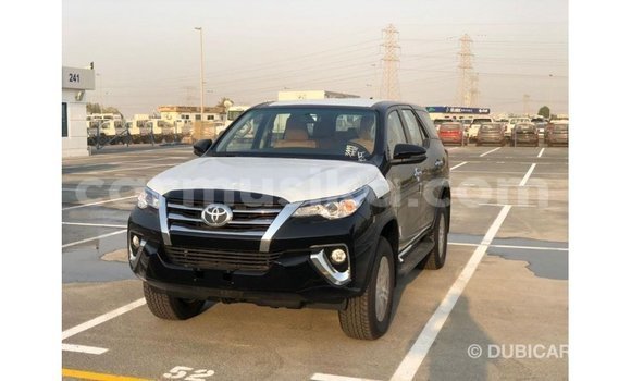 Nunua Imported Toyota Fortuner Nyeusi Gari ndani ya Import - Dubai nchini Harare Nunua Imported Toyota Fortuner Nyeusi Gari ndani ya Import - Dubai nchini Harare