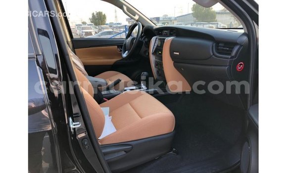 Nunua Imported Toyota Fortuner Nyeusi Gari ndani ya Import - Dubai nchini Harare Nunua Imported Toyota Fortuner Nyeusi Gari ndani ya Import - Dubai nchini Harare