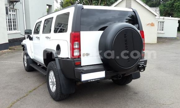 Acheter Occasion Voiture Hummer H3 Blanc à Chegutu, Mashonaland West Acheter Occasion Voiture Hummer H3 Blanc à Chegutu, Mashonaland West