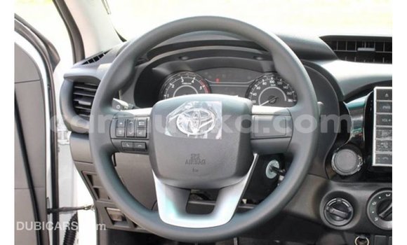 Acheter Import Voiture Toyota Hilux Blanc à Import - Dubai, Harare Acheter Import Voiture Toyota Hilux Blanc à Import - Dubai, Harare