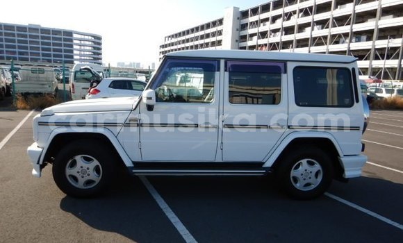 Nunua Ilio tumika Mercedes‒Benz G-klasse Nyeupe Gari ndani ya Borrowdale nchini Harare Nunua Ilio tumika Mercedes‒Benz G-klasse Nyeupe Gari ndani ya Borrowdale nchini Harare