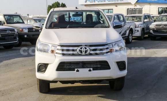 Acheter Import Voiture Toyota Hilux Blanc à Import - Dubai, Harare Acheter Import Voiture Toyota Hilux Blanc à Import - Dubai, Harare