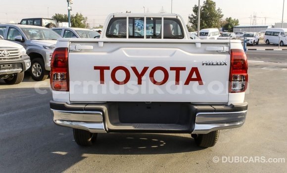 Acheter Import Voiture Toyota Hilux Blanc à Import - Dubai, Harare Acheter Import Voiture Toyota Hilux Blanc à Import - Dubai, Harare