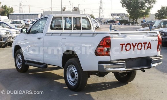 Acheter Import Voiture Toyota Hilux Blanc à Import - Dubai, Harare Acheter Import Voiture Toyota Hilux Blanc à Import - Dubai, Harare