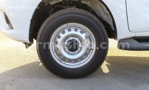 Acheter Import Voiture Toyota Hilux Blanc à Import - Dubai, Harare Acheter Import Voiture Toyota Hilux Blanc à Import - Dubai, Harare