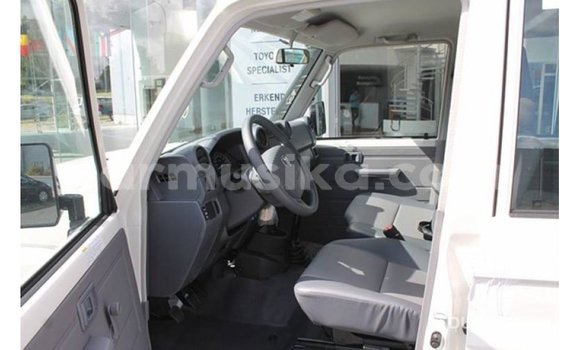 Acheter Import Voiture Toyota Land Cruiser Blanc à Import - Dubai, Harare Acheter Import Voiture Toyota Land Cruiser Blanc à Import - Dubai, Harare