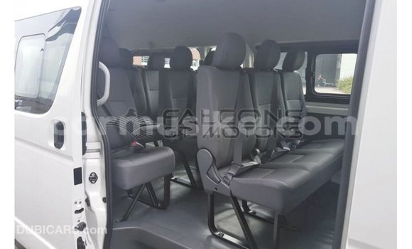 Acheter Import Voiture Toyota Hiace Blanc à Import - Dubai, Harare Acheter Import Voiture Toyota Hiace Blanc à Import - Dubai, Harare