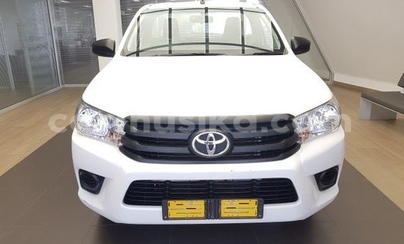 Tenga Tsaru Toyota Hilux Chena Mota in Beitbridge in Matabeleland South Tenga Tsaru Toyota Hilux Chena Mota in Beitbridge in Matabeleland South