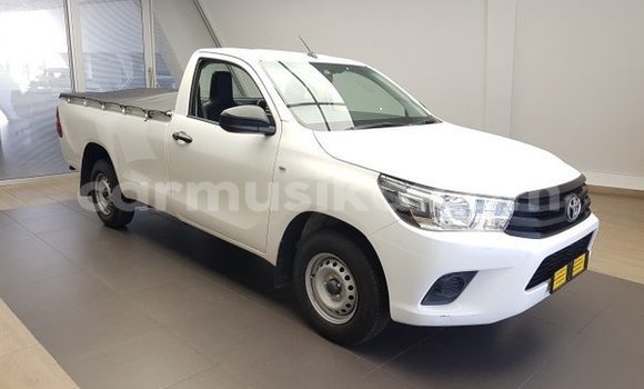 Tenga Tsaru Toyota Hilux Chena Mota in Beitbridge in Matabeleland South Tenga Tsaru Toyota Hilux Chena Mota in Beitbridge in Matabeleland South