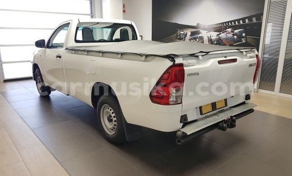 Tenga Tsaru Toyota Hilux Chena Mota in Beitbridge in Matabeleland South Tenga Tsaru Toyota Hilux Chena Mota in Beitbridge in Matabeleland South