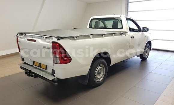 Tenga Tsaru Toyota Hilux Chena Mota in Beitbridge in Matabeleland South Tenga Tsaru Toyota Hilux Chena Mota in Beitbridge in Matabeleland South
