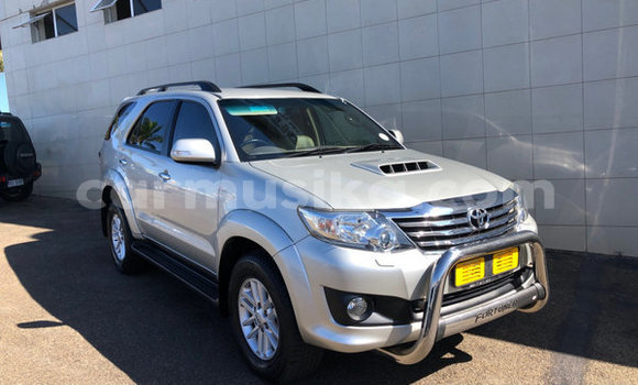 Acheter Occasion Voiture Toyota Fortuner Gris à Beitbridge, Matabeleland South Acheter Occasion Voiture Toyota Fortuner Gris à Beitbridge, Matabeleland South