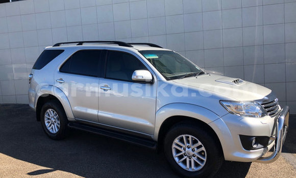 Acheter Occasion Voiture Toyota Fortuner Gris à Beitbridge, Matabeleland South Acheter Occasion Voiture Toyota Fortuner Gris à Beitbridge, Matabeleland South