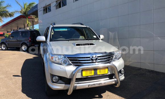 Acheter Occasion Voiture Toyota Fortuner Gris à Beitbridge, Matabeleland South Acheter Occasion Voiture Toyota Fortuner Gris à Beitbridge, Matabeleland South