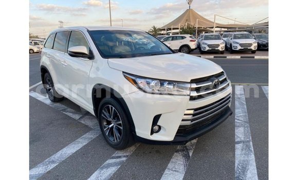 Tenga Imported Toyota Highlander Chena Mota in Import - Dubai in Harare Tenga Imported Toyota Highlander Chena Mota in Import - Dubai in Harare