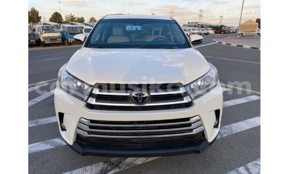 Tenga Imported Toyota Highlander Chena Mota in Import - Dubai in Harare Tenga Imported Toyota Highlander Chena Mota in Import - Dubai in Harare