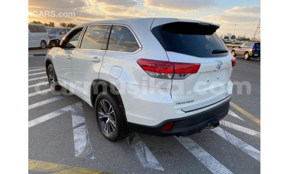 Tenga Imported Toyota Highlander Chena Mota in Import - Dubai in Harare Tenga Imported Toyota Highlander Chena Mota in Import - Dubai in Harare