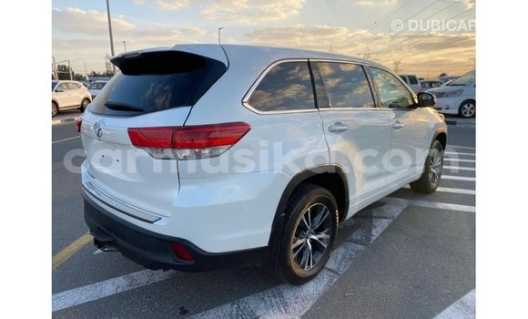 Tenga Imported Toyota Highlander Chena Mota in Import - Dubai in Harare Tenga Imported Toyota Highlander Chena Mota in Import - Dubai in Harare