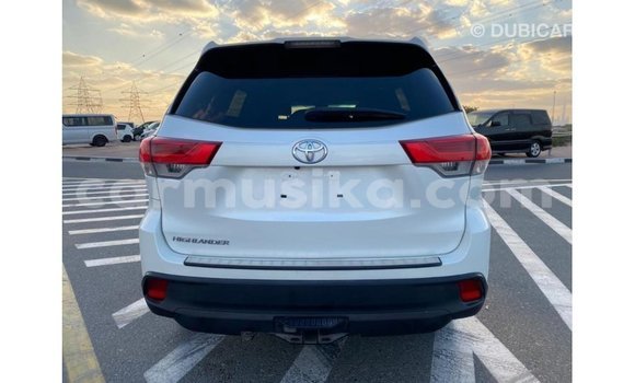 Tenga Imported Toyota Highlander Chena Mota in Import - Dubai in Harare Tenga Imported Toyota Highlander Chena Mota in Import - Dubai in Harare