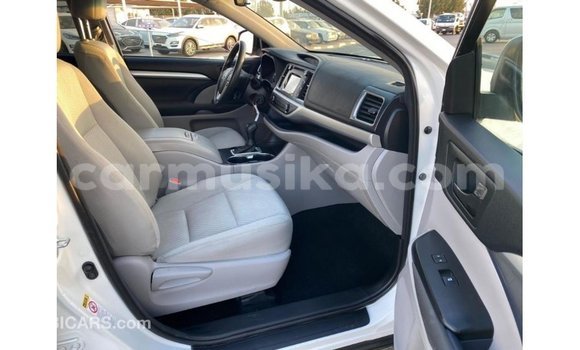 Tenga Imported Toyota Highlander Chena Mota in Import - Dubai in Harare Tenga Imported Toyota Highlander Chena Mota in Import - Dubai in Harare
