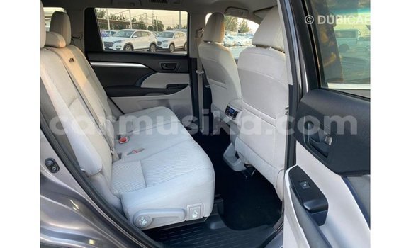 Tenga Imported Toyota Highlander Chena Mota in Import - Dubai in Harare Tenga Imported Toyota Highlander Chena Mota in Import - Dubai in Harare