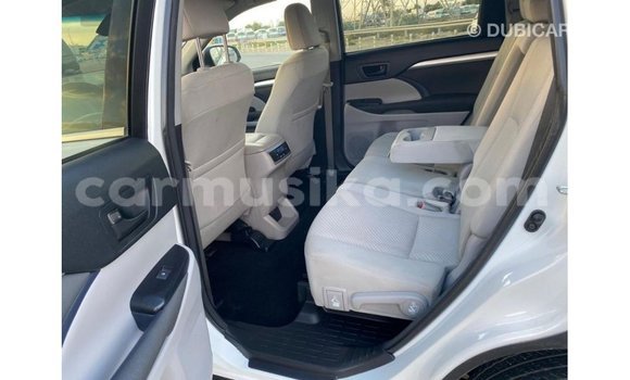 Tenga Imported Toyota Highlander Chena Mota in Import - Dubai in Harare Tenga Imported Toyota Highlander Chena Mota in Import - Dubai in Harare