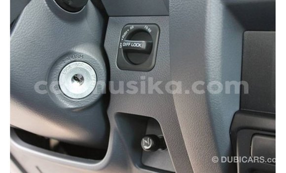 Acheter Import Voiture Toyota Land Cruiser Blanc à Import - Dubai, Harare Acheter Import Voiture Toyota Land Cruiser Blanc à Import - Dubai, Harare