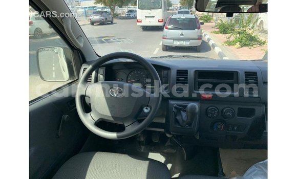 Buy Import Toyota Hiace White Car in Import - Dubai in Harare Buy Import Toyota Hiace White Car in Import - Dubai in Harare
