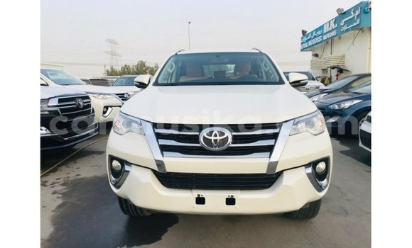 Acheter Import Voiture Toyota Fortuner Blanc à Import - Dubai, Harare Acheter Import Voiture Toyota Fortuner Blanc à Import - Dubai, Harare