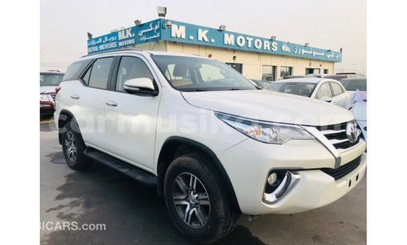 Acheter Import Voiture Toyota Fortuner Blanc à Import - Dubai, Harare Acheter Import Voiture Toyota Fortuner Blanc à Import - Dubai, Harare