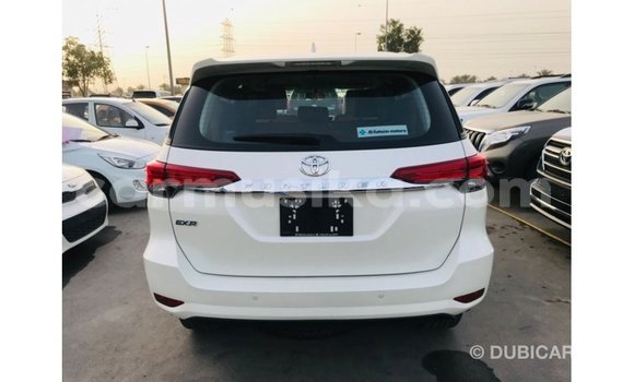 Acheter Import Voiture Toyota Fortuner Blanc à Import - Dubai, Harare Acheter Import Voiture Toyota Fortuner Blanc à Import - Dubai, Harare