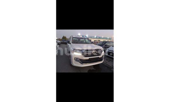 Tenga Imported Toyota Land Cruiser Chena Mota in Import - Dubai in Harare Tenga Imported Toyota Land Cruiser Chena Mota in Import - Dubai in Harare