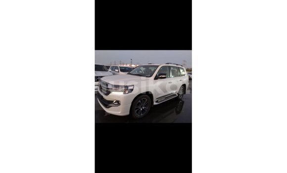 Tenga Imported Toyota Land Cruiser Chena Mota in Import - Dubai in Harare Tenga Imported Toyota Land Cruiser Chena Mota in Import - Dubai in Harare